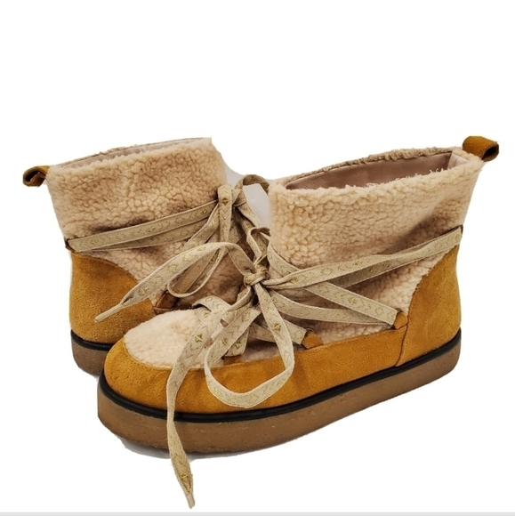 House of Harlow 1960 Sadie Yellow Shearling Alpine Ankle Boots - Picture 1 of 6